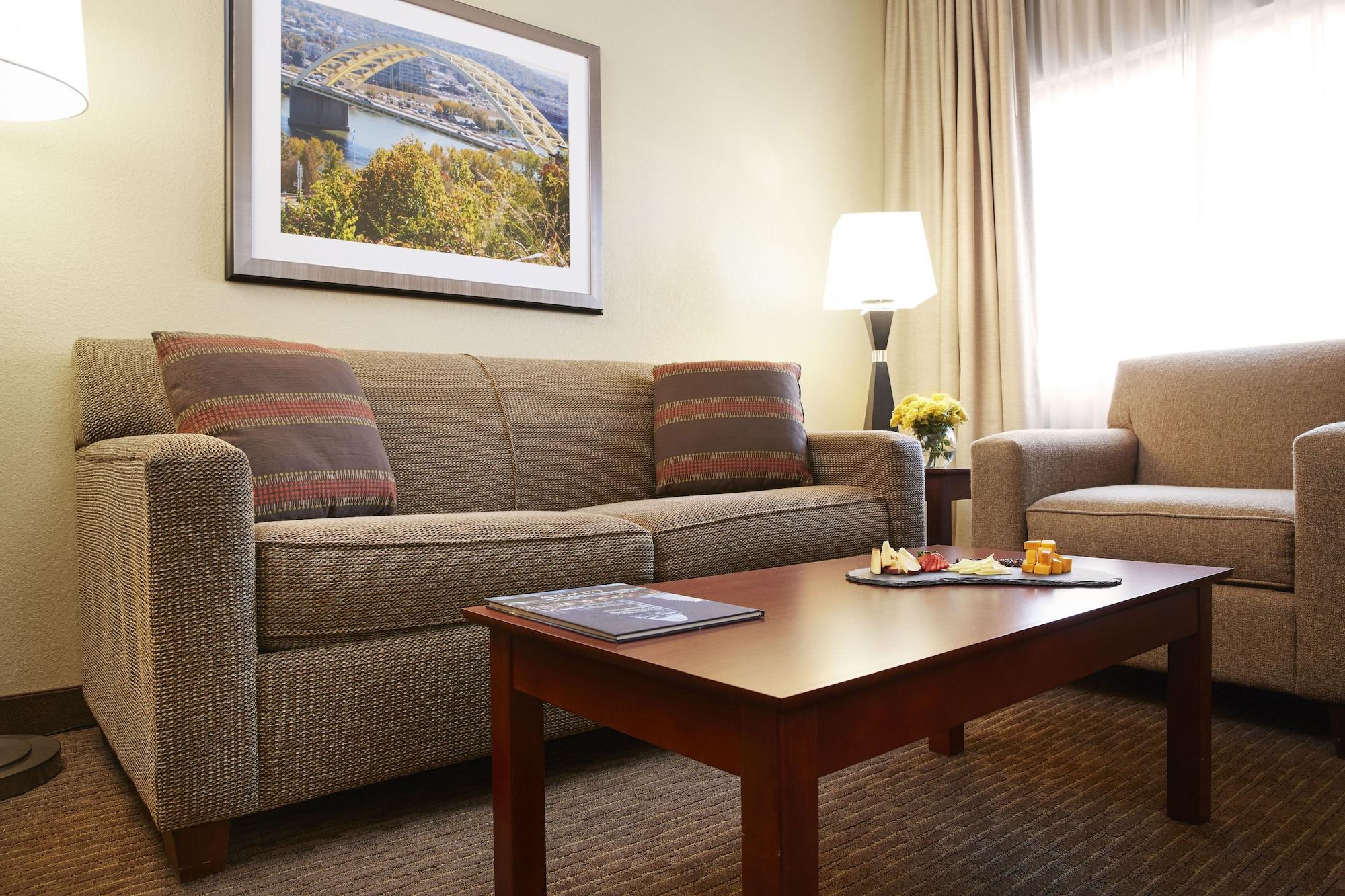 Doubletree Suites By Hilton Hotel Cincinnati - Blue Ash Шарънвил Екстериор снимка