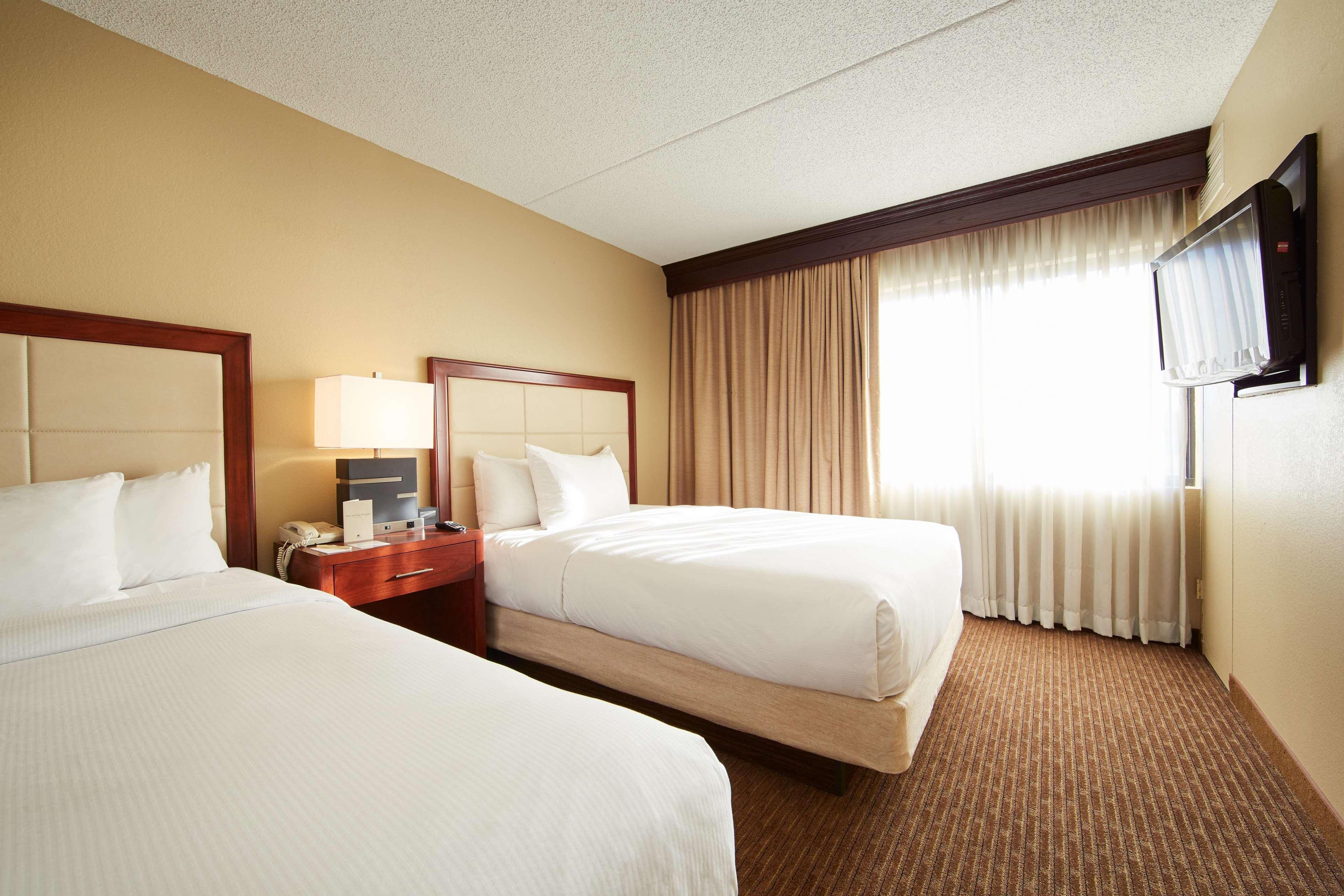 Doubletree Suites By Hilton Hotel Cincinnati - Blue Ash Шарънвил Екстериор снимка