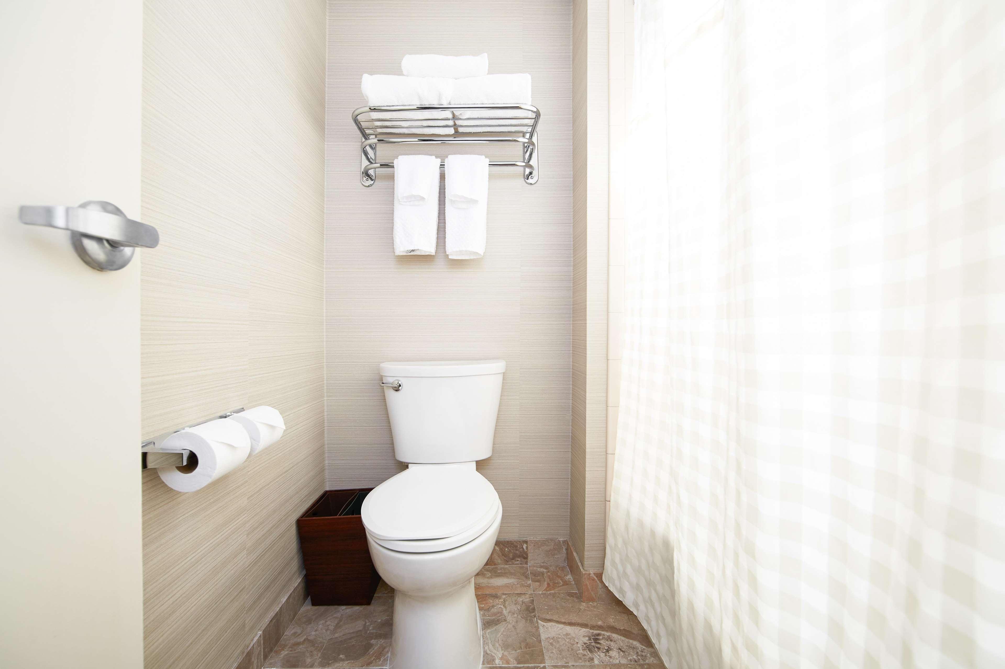 Doubletree Suites By Hilton Hotel Cincinnati - Blue Ash Шарънвил Екстериор снимка