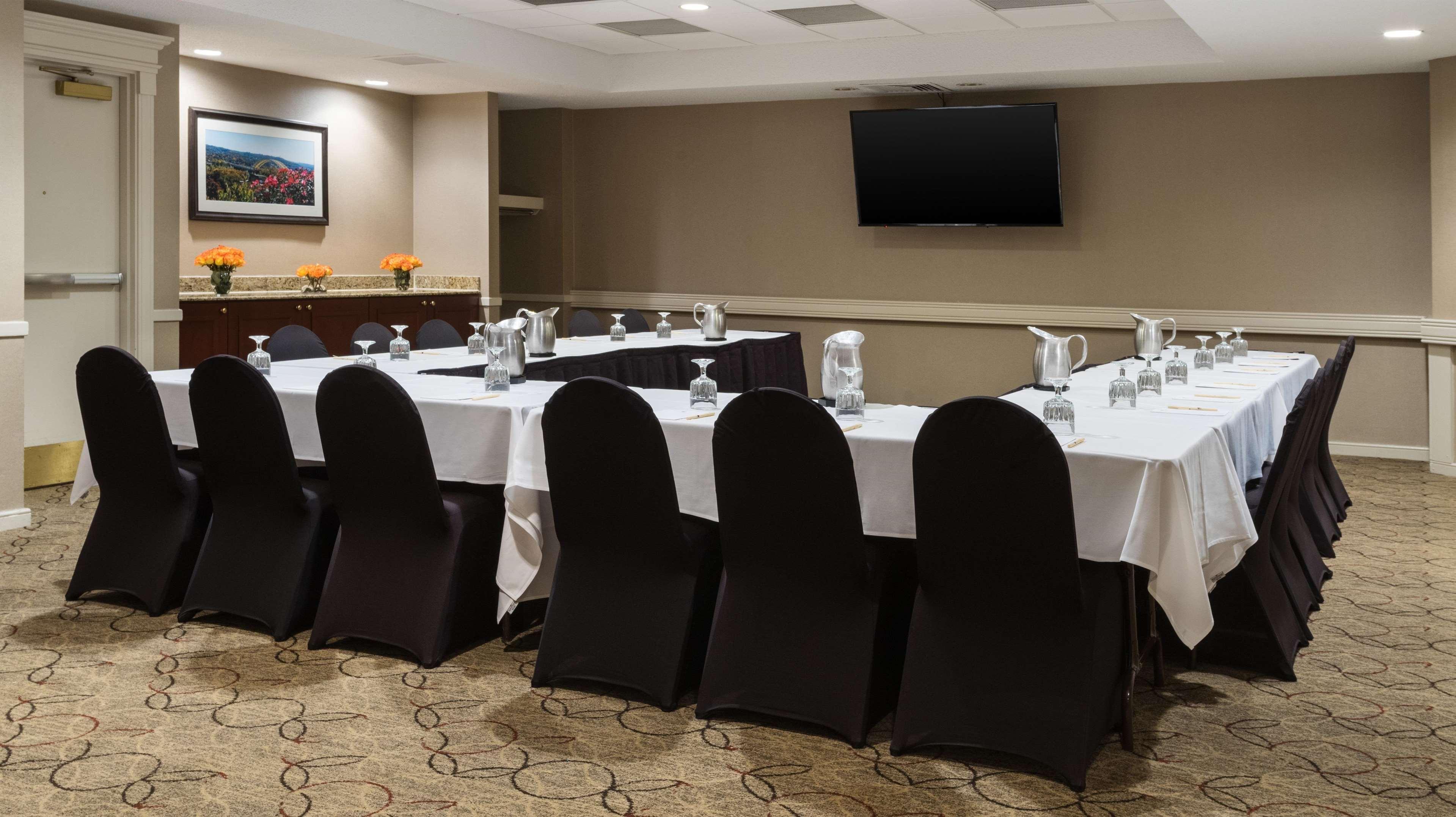 Doubletree Suites By Hilton Hotel Cincinnati - Blue Ash Шарънвил Екстериор снимка
