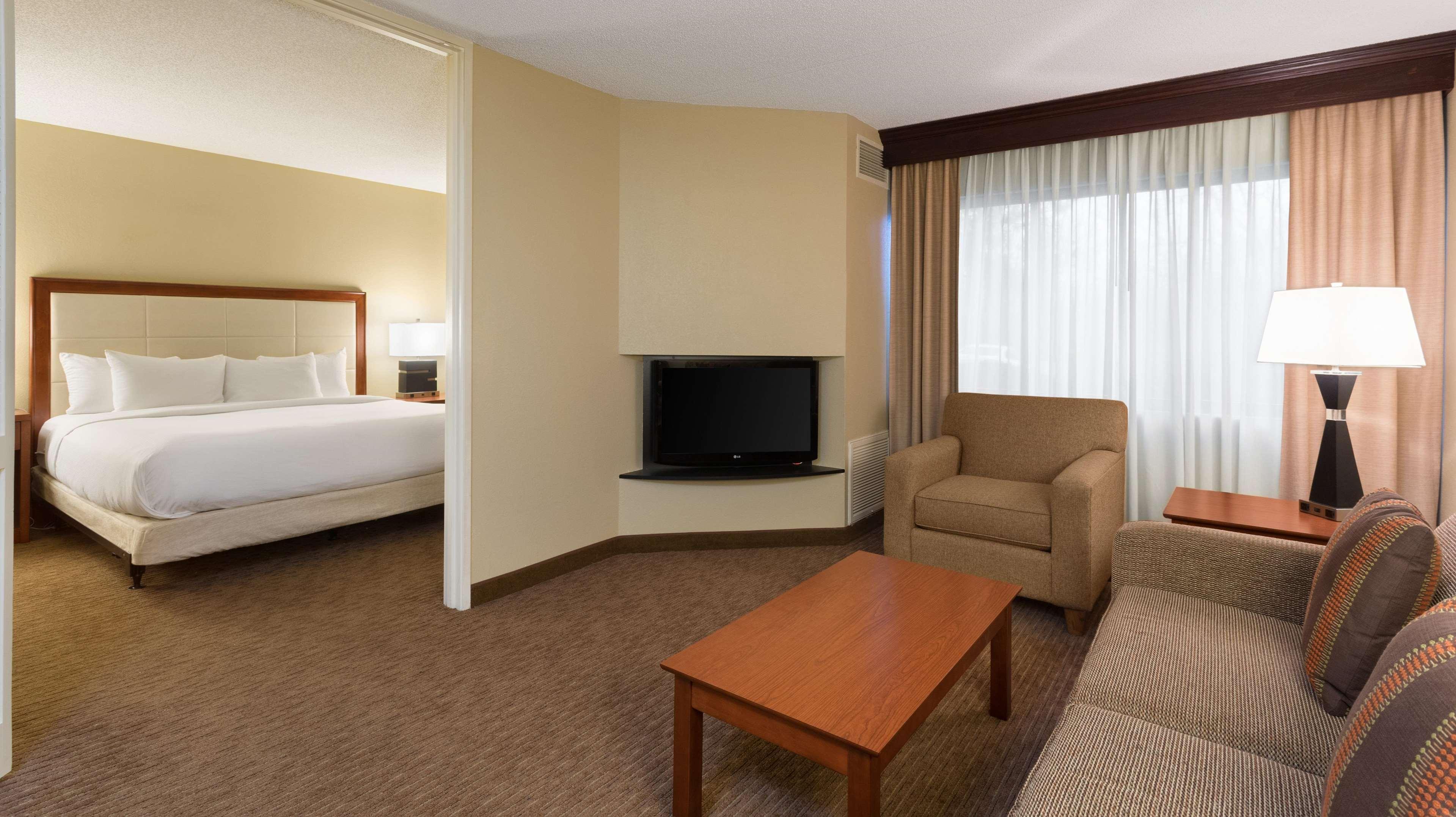 Doubletree Suites By Hilton Hotel Cincinnati - Blue Ash Шарънвил Екстериор снимка