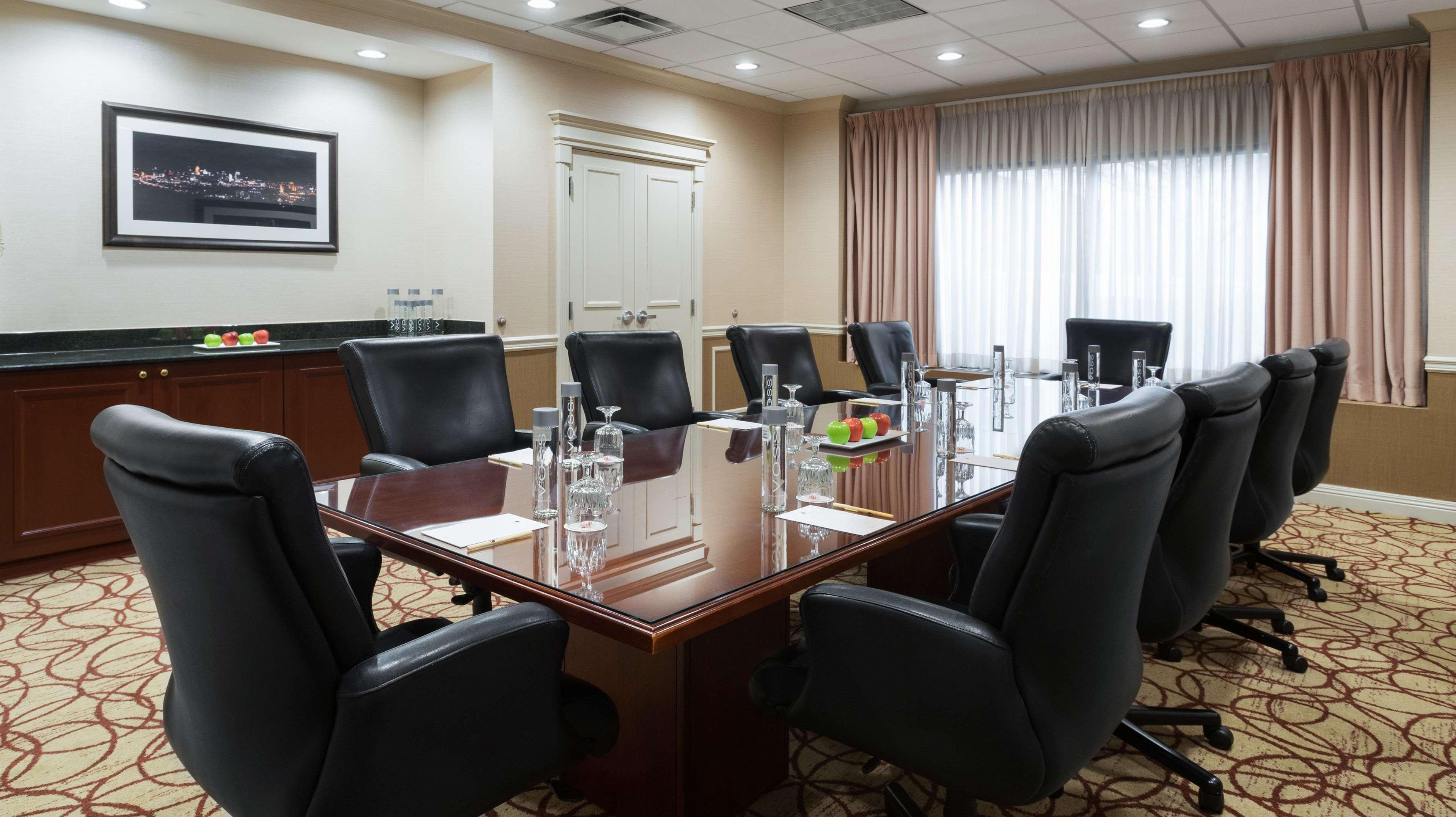 Doubletree Suites By Hilton Hotel Cincinnati - Blue Ash Шарънвил Екстериор снимка