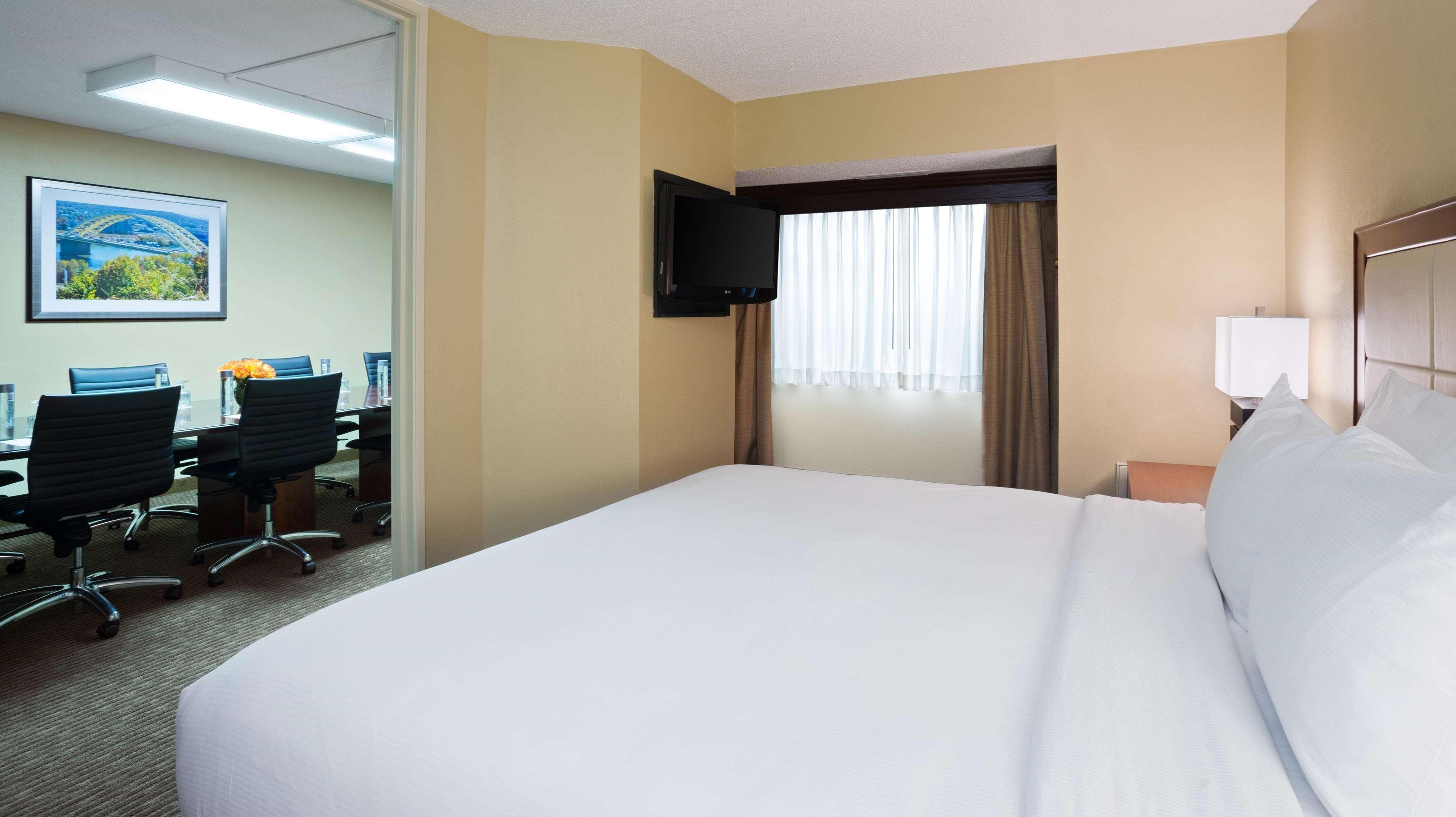 Doubletree Suites By Hilton Hotel Cincinnati - Blue Ash Шарънвил Екстериор снимка