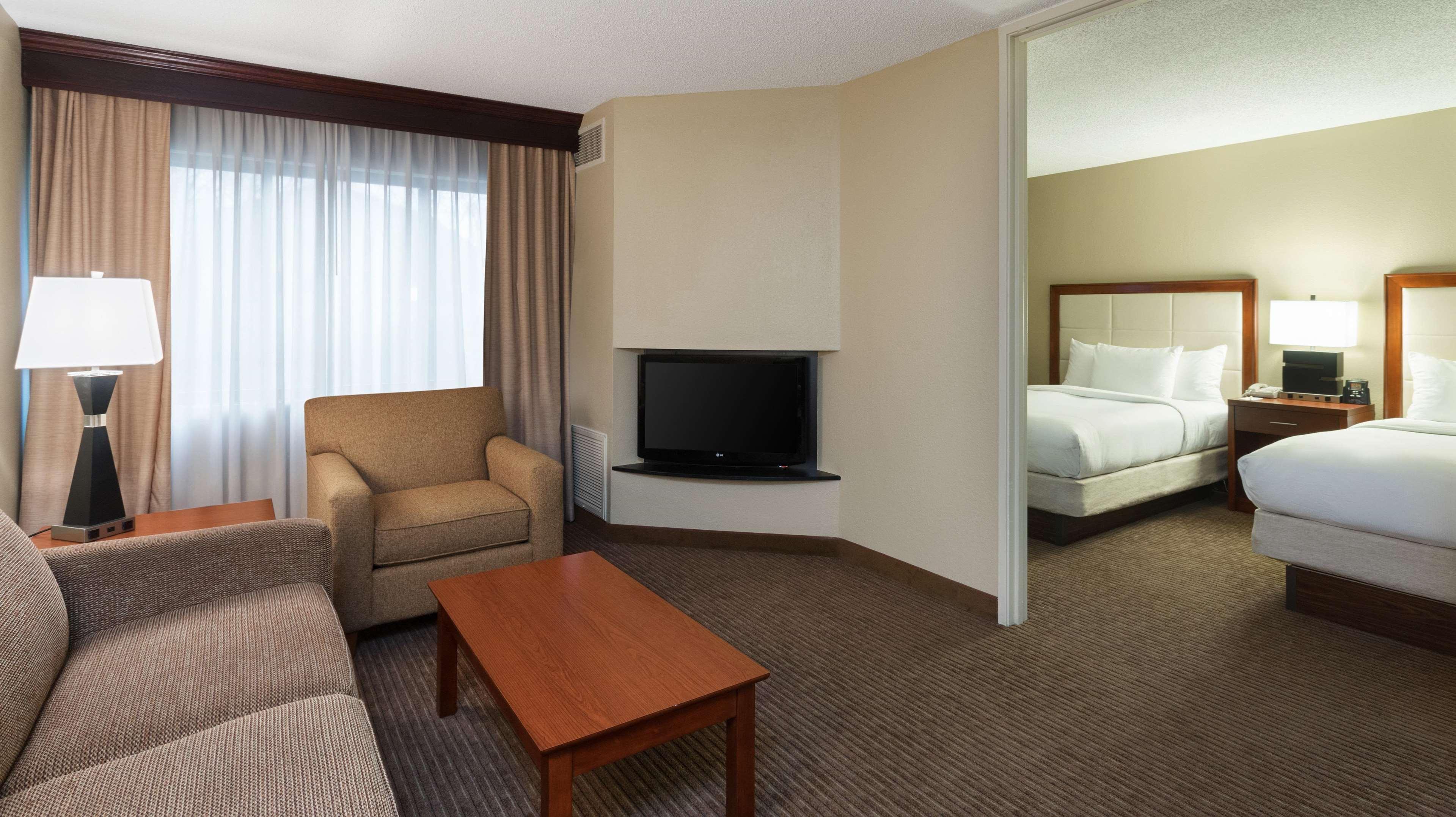 Doubletree Suites By Hilton Hotel Cincinnati - Blue Ash Шарънвил Екстериор снимка