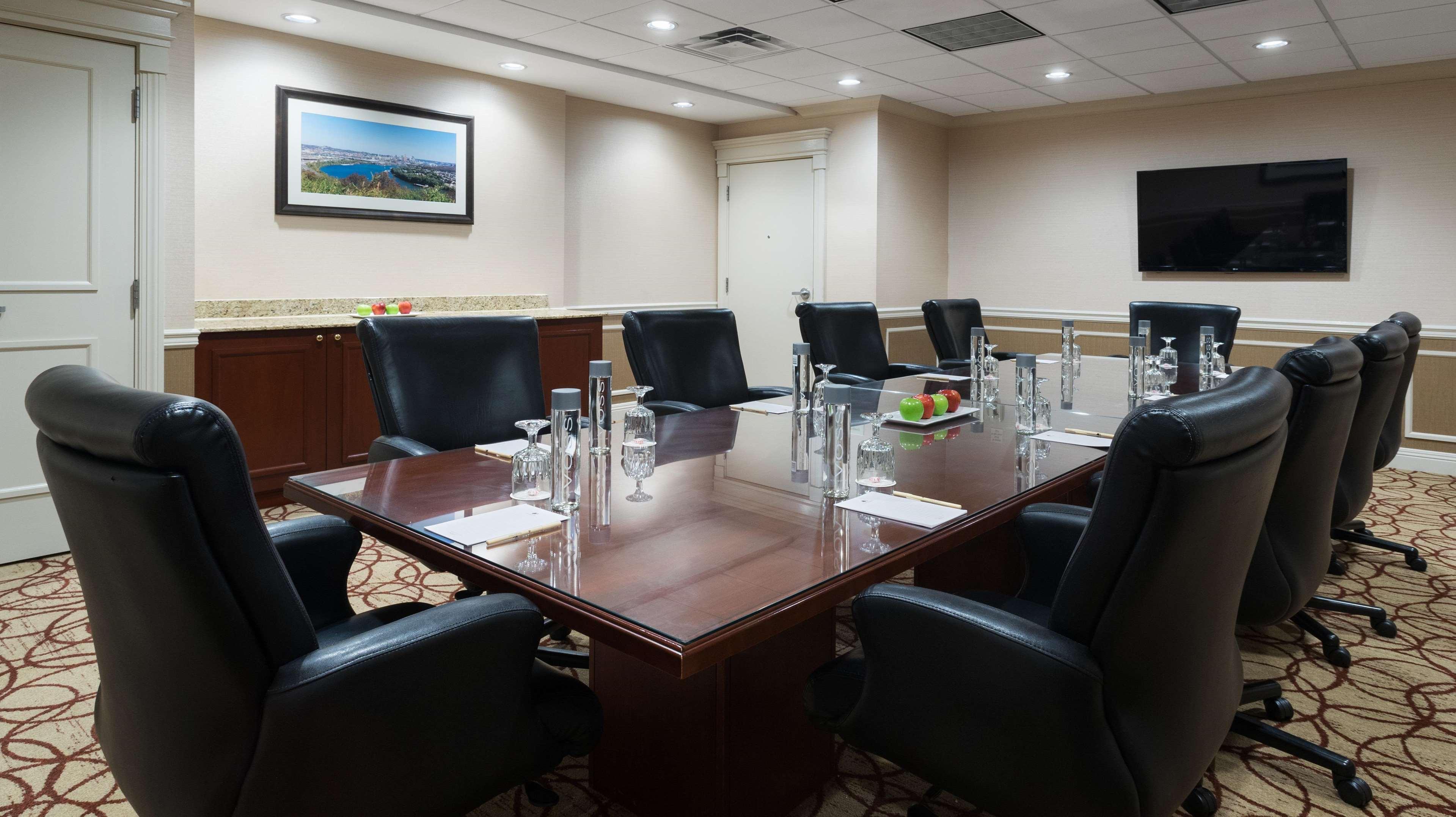 Doubletree Suites By Hilton Hotel Cincinnati - Blue Ash Шарънвил Екстериор снимка