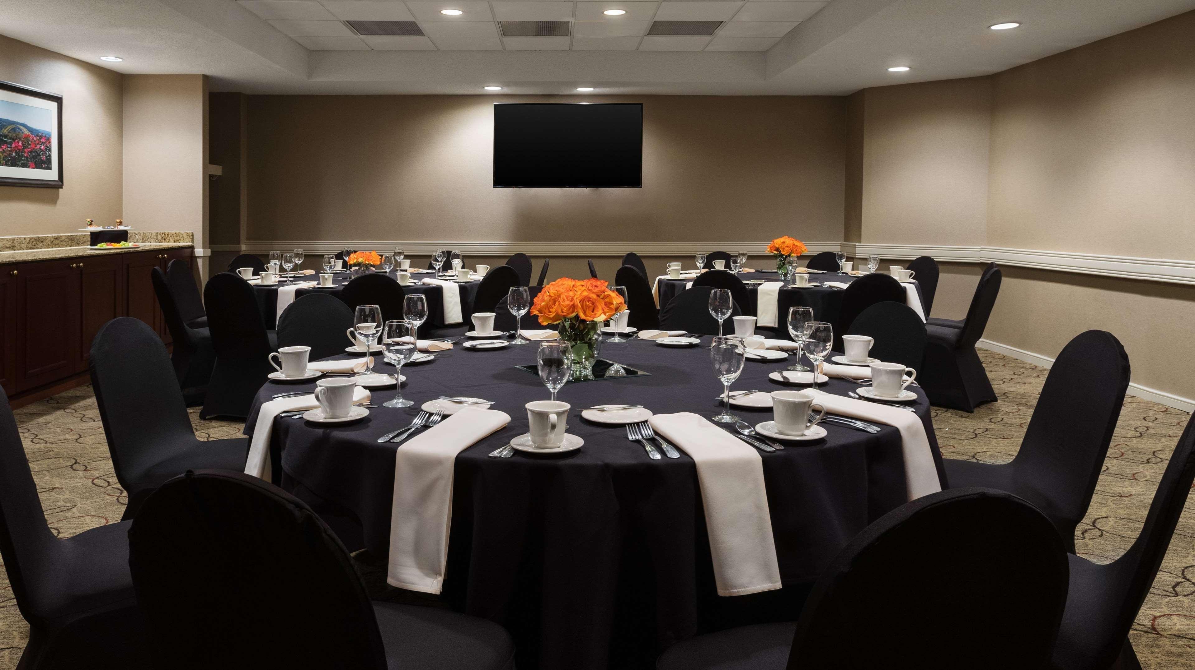 Doubletree Suites By Hilton Hotel Cincinnati - Blue Ash Шарънвил Екстериор снимка