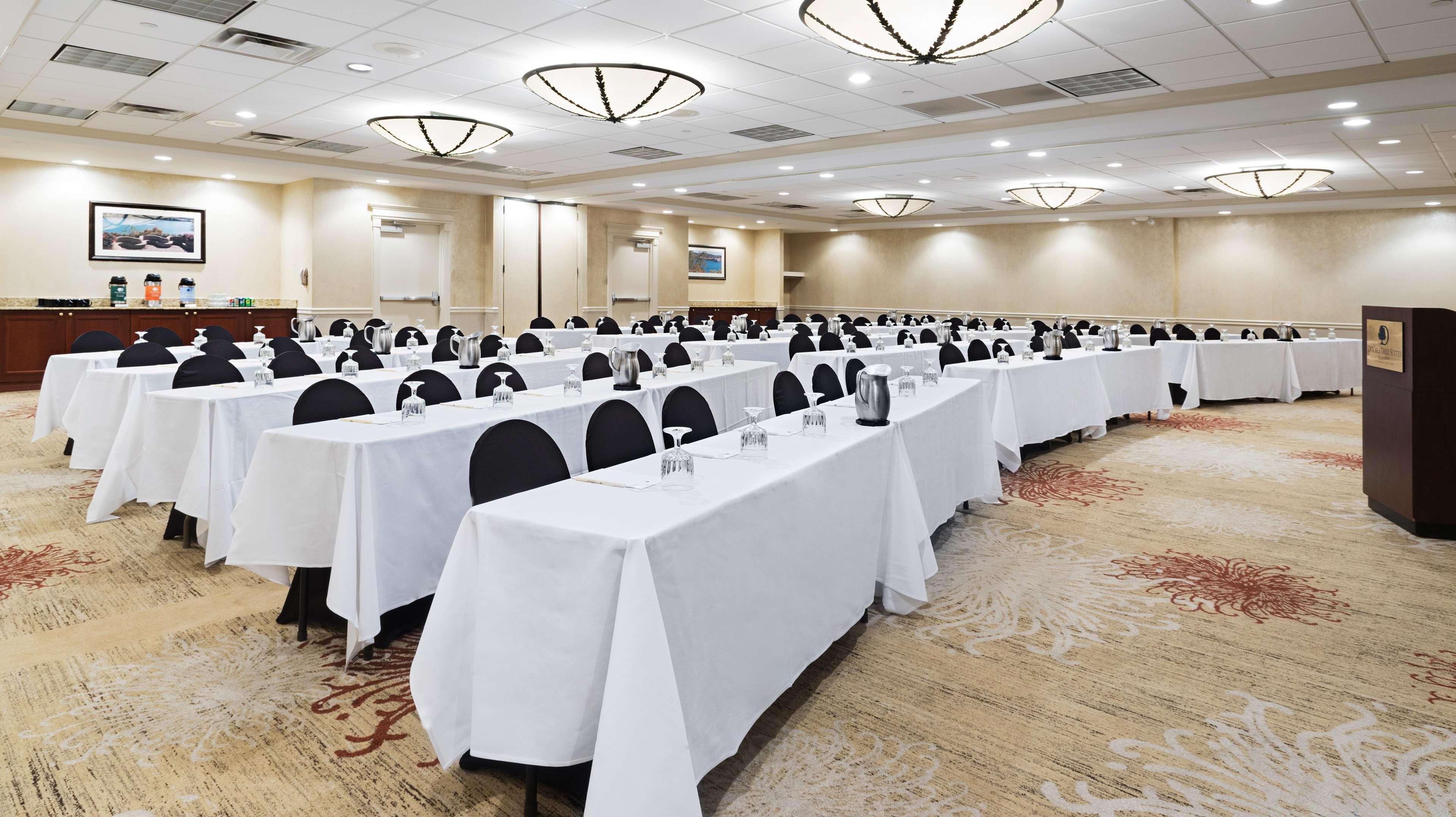 Doubletree Suites By Hilton Hotel Cincinnati - Blue Ash Шарънвил Екстериор снимка