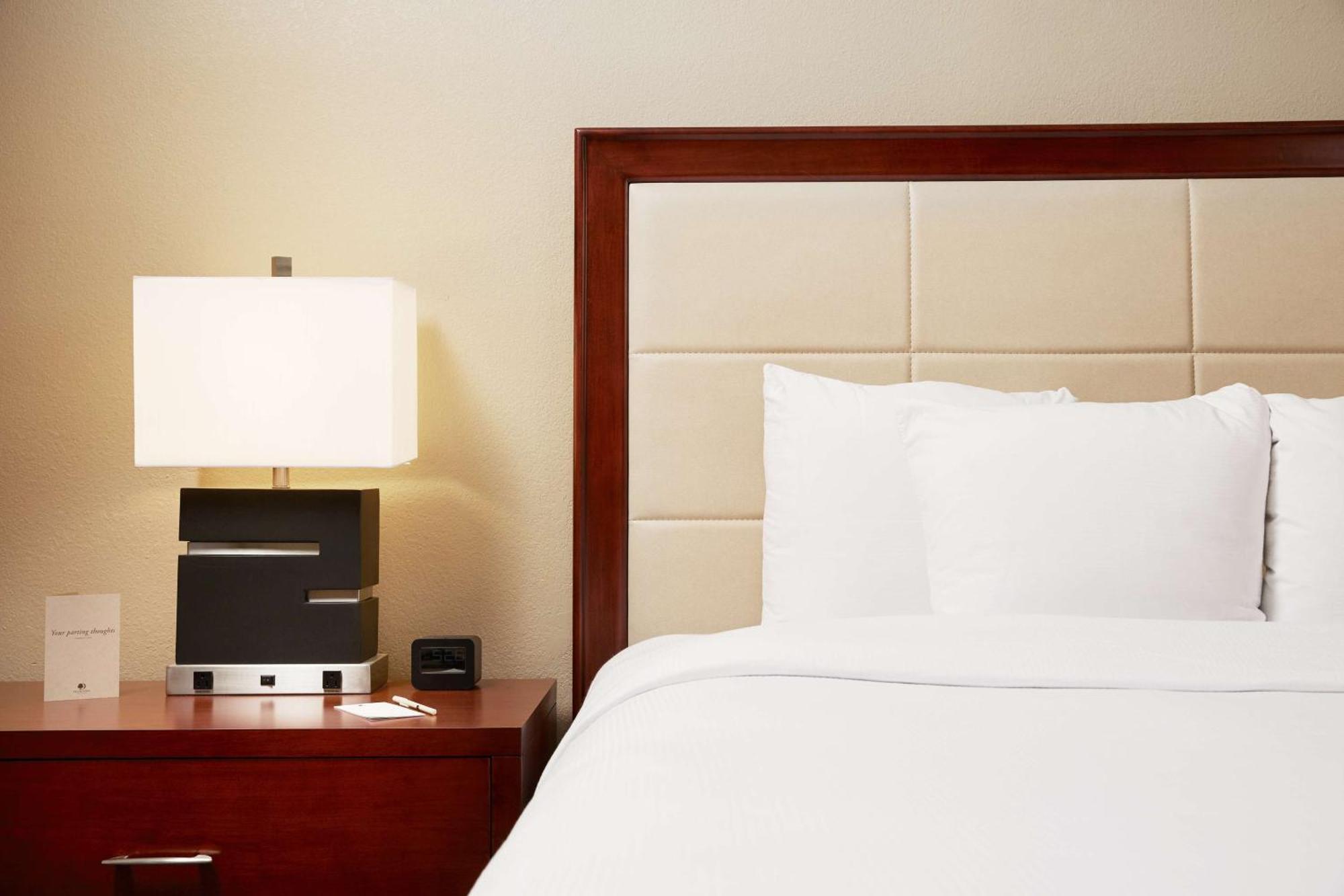 Doubletree Suites By Hilton Hotel Cincinnati - Blue Ash Шарънвил Екстериор снимка