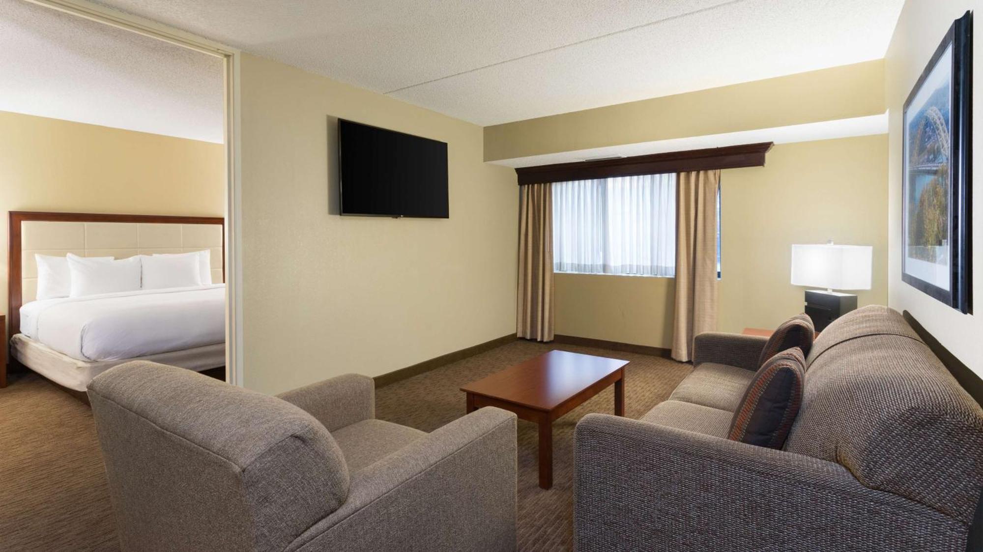 Doubletree Suites By Hilton Hotel Cincinnati - Blue Ash Шарънвил Екстериор снимка