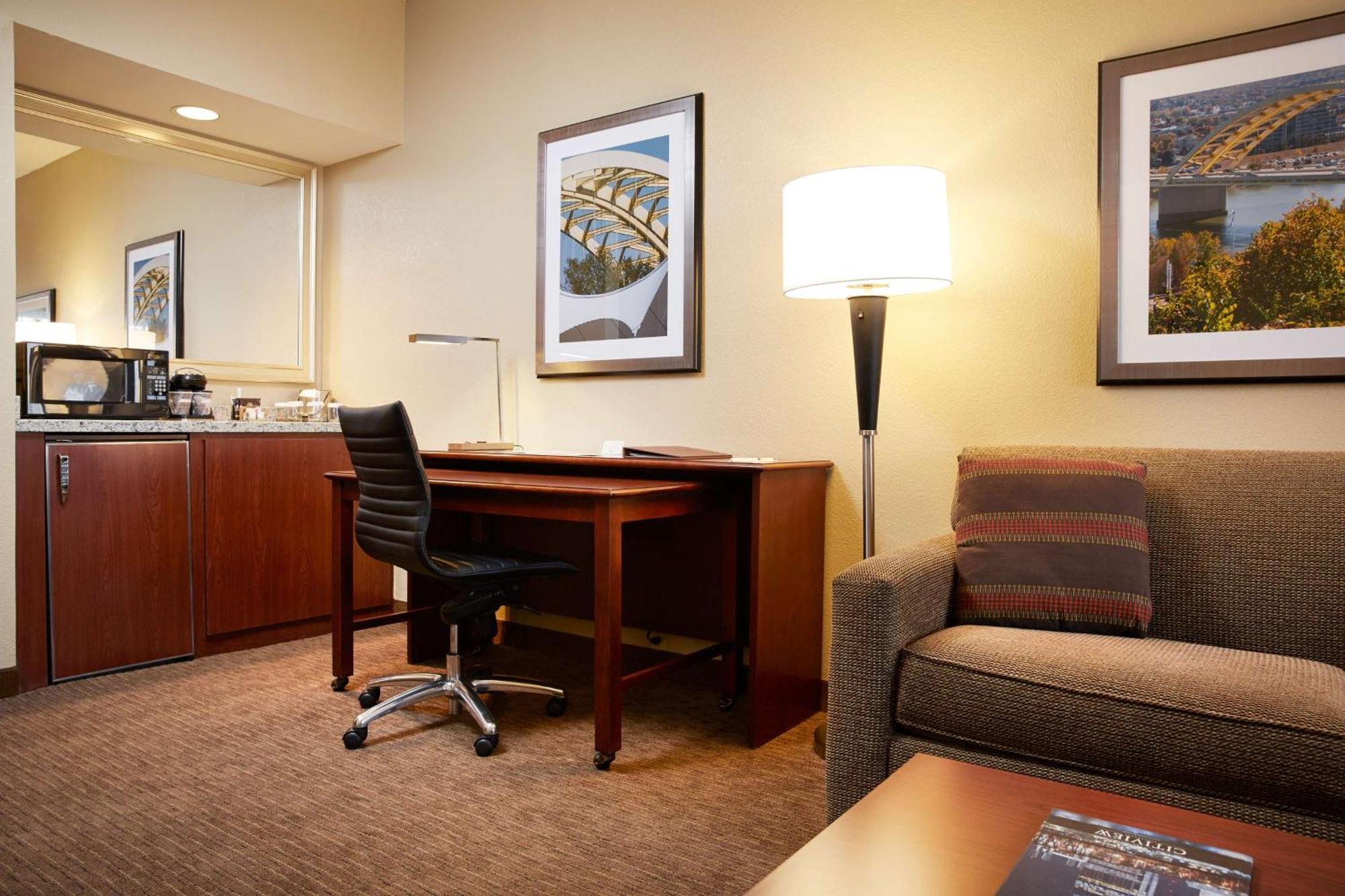 Doubletree Suites By Hilton Hotel Cincinnati - Blue Ash Шарънвил Екстериор снимка