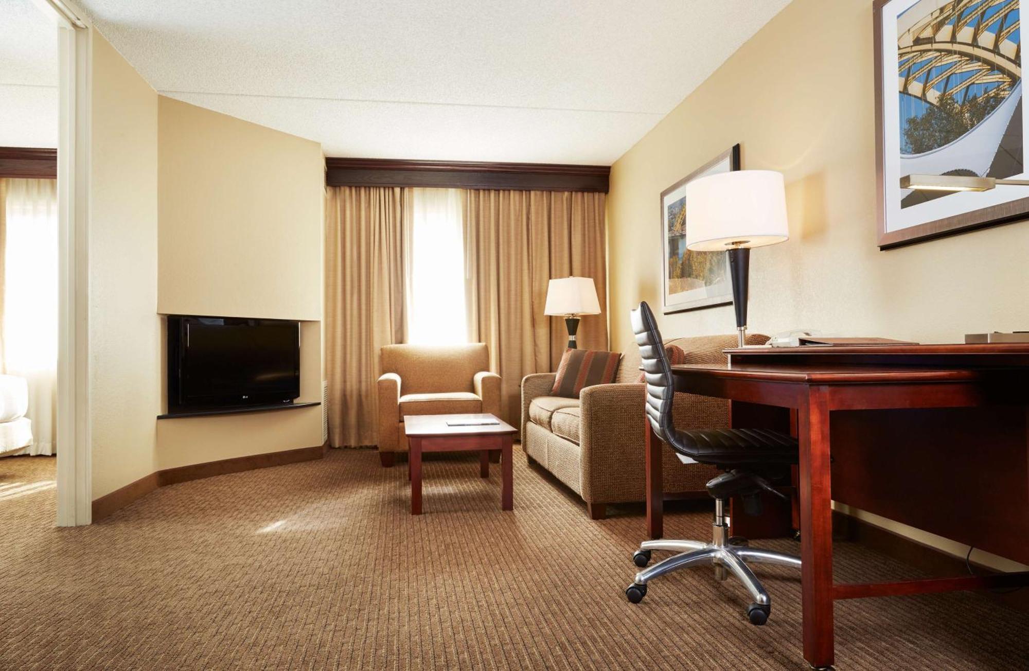 Doubletree Suites By Hilton Hotel Cincinnati - Blue Ash Шарънвил Екстериор снимка