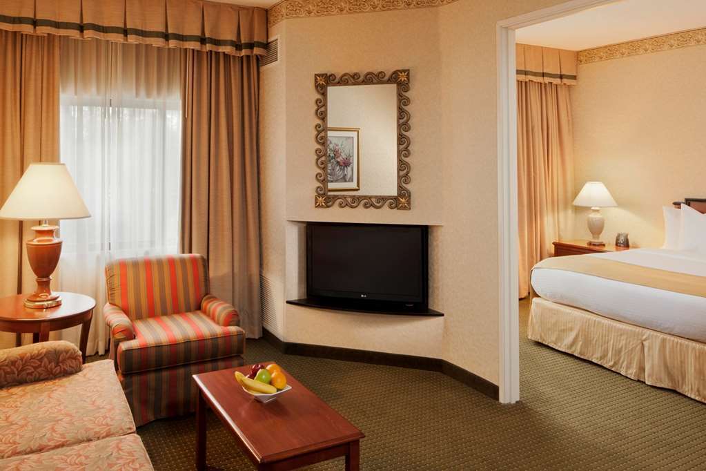 Doubletree Suites By Hilton Hotel Cincinnati - Blue Ash Шарънвил Стая снимка