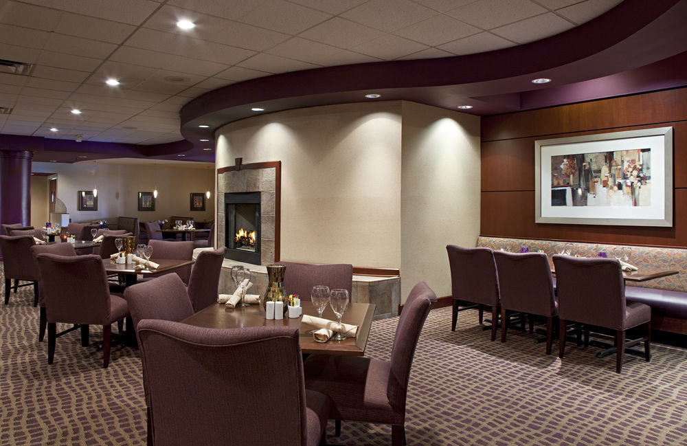 Doubletree Suites By Hilton Hotel Cincinnati - Blue Ash Шарънвил Ресторант снимка