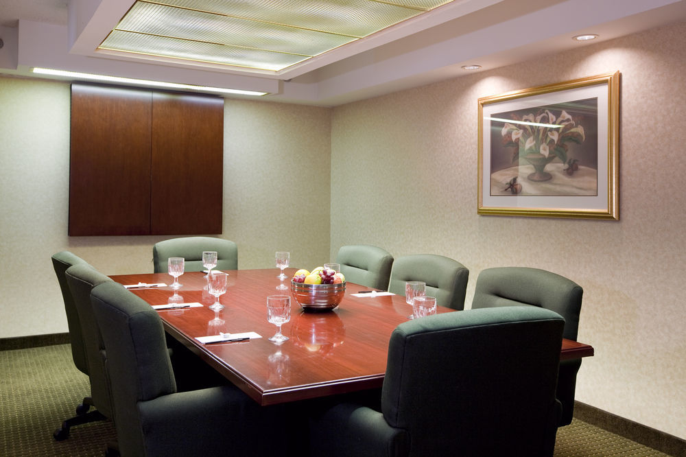 Doubletree Suites By Hilton Hotel Cincinnati - Blue Ash Шарънвил Съоръжения снимка