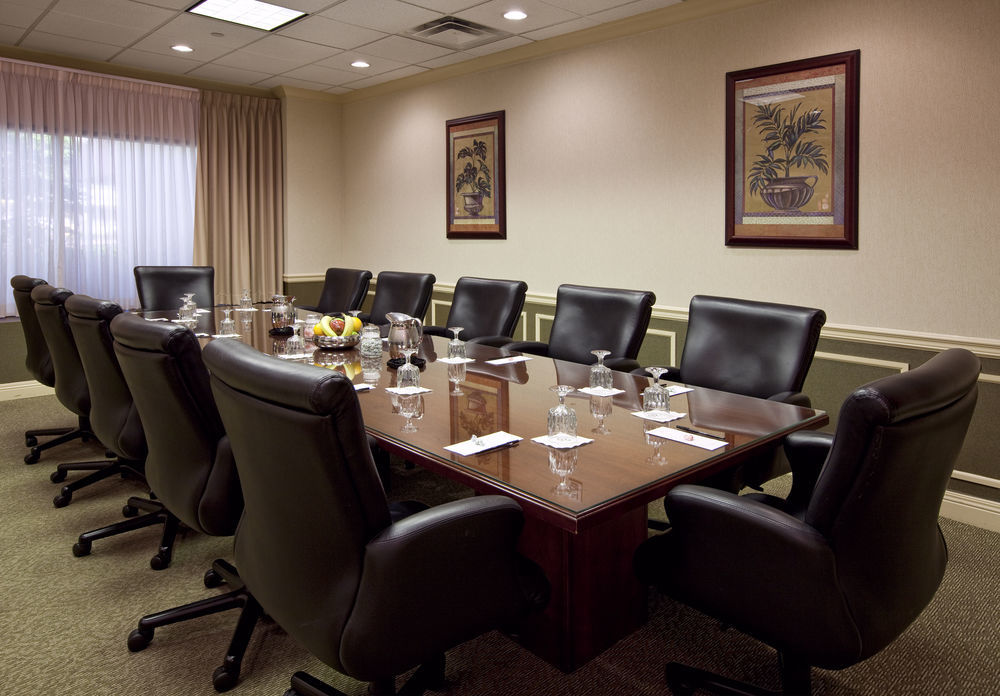 Doubletree Suites By Hilton Hotel Cincinnati - Blue Ash Шарънвил Съоръжения снимка