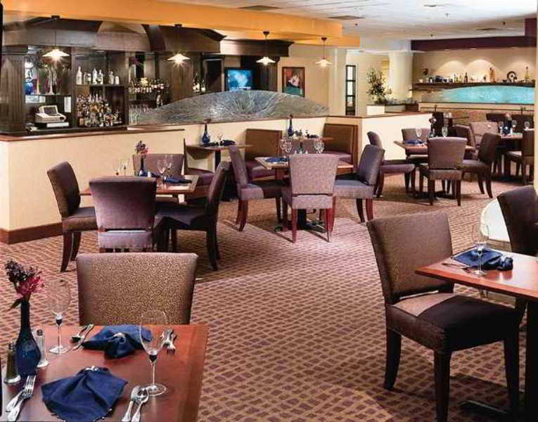 Doubletree Suites By Hilton Hotel Cincinnati - Blue Ash Шарънвил Ресторант снимка